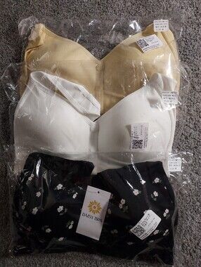 Women’s Wireless Comfort Bra - White, Beige, Black Floral